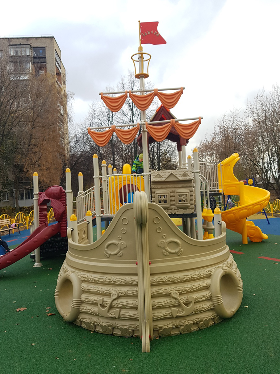 Детская площадка в России
