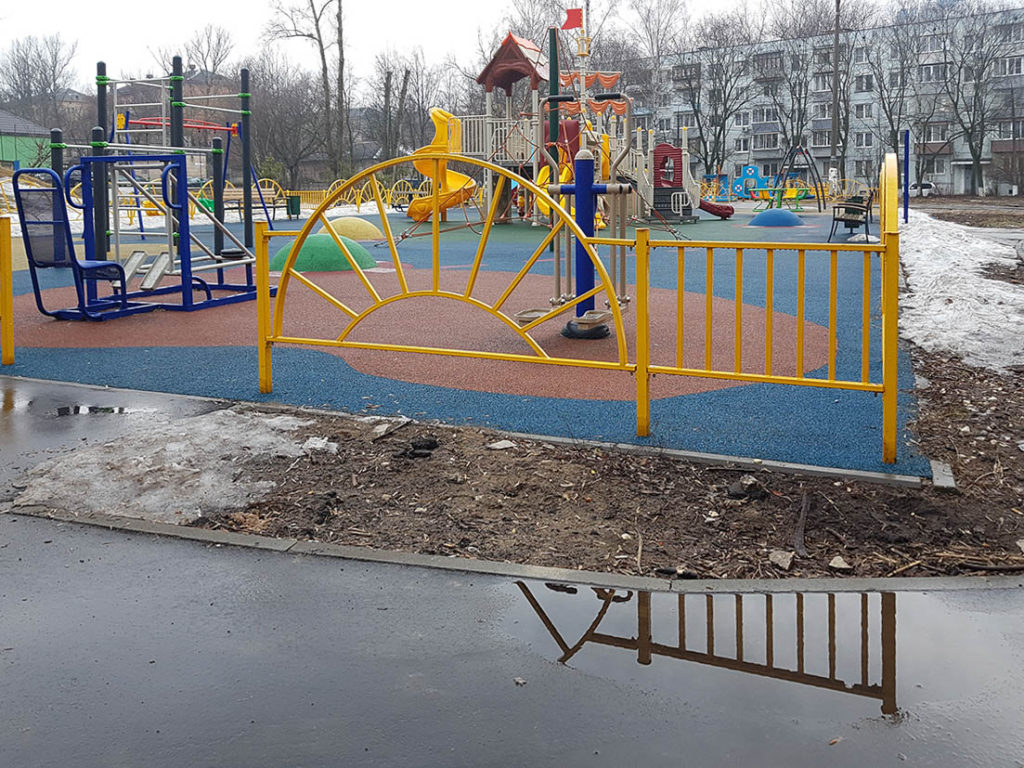 Детская площадка без луж