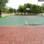 Плитка из резиновой крошки на баскетбольной площадке