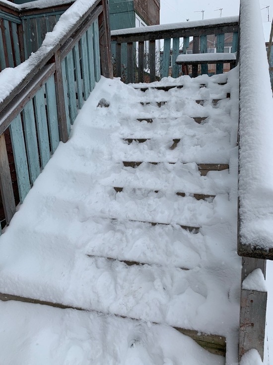 Лестница в снегу
